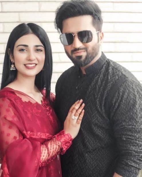 Famous Pakistani Couples Of The Showbiz-Sarah Khan & Falak Shabir