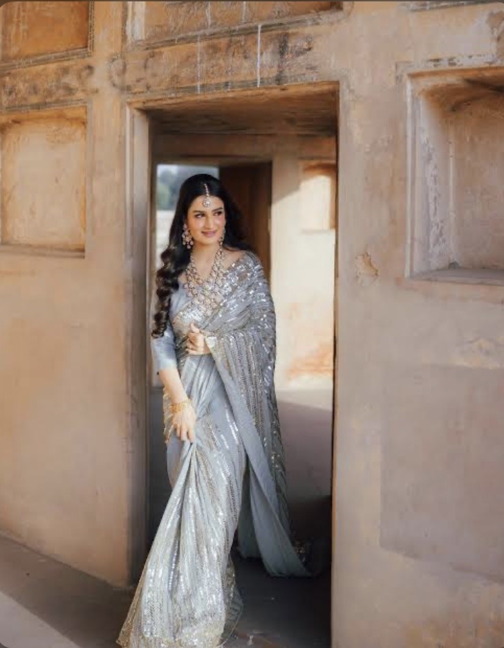 Engagement dress ideas-Saree